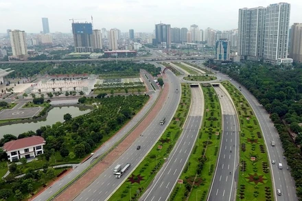 Con đường đi lên chủ nghĩa xã hội ở Việt Nam ngày càng được hoàn thiện và từng bước được hiện thực hóa. (Ảnh: Đại lộ Thăng Long ở Thủ đô Hà Nội - Nguồn:tuyengiao.vn)
