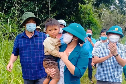 Niềm vui của cơ quan chức năng và nhân dân khi tìm thấy cháu Thạch Lâm Tùng.