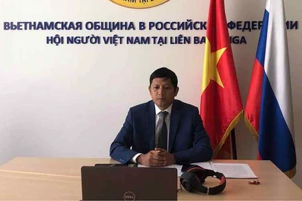 Giám đốc Quỹ Hỗ trợ hợp tác Nga - Việt “Truyền thống và hữu nghị” Nguyễn Quốc Hùng phát biểu từ đầu cầu Moskva, LB Nga. 