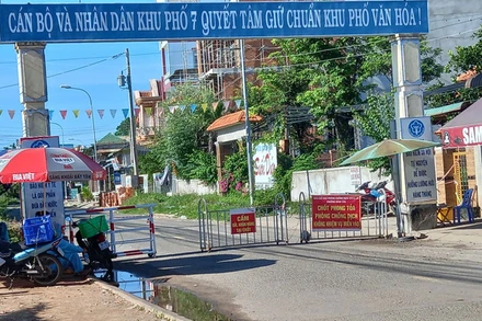 Chốt kiểm soát ra, vào thị xã La Gi (Bình Thuận).