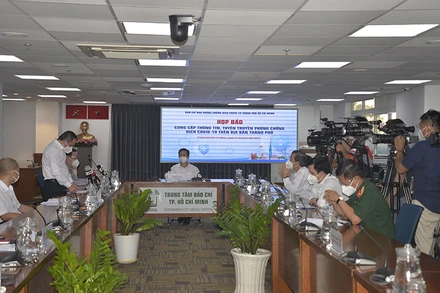 Toàn cảnh buổi họp báo.