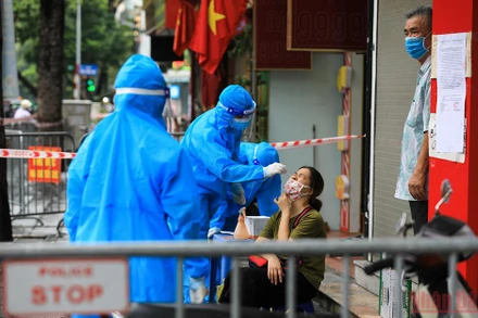 Phong tỏa dãy phố Trần Nhân Tông do liên quan đến ca nghi nhiễm Covid-19