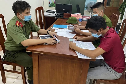 Công an huyện Bố Trạch (Quảng Bình) làm việc với ông L.Q.D.