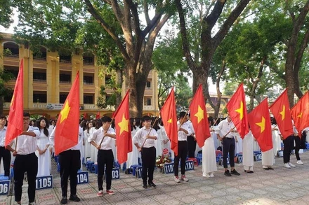 Học sinh Hà Nội trong ngày khai giảng. Ảnh tư liệu: HƯƠNG LÝ