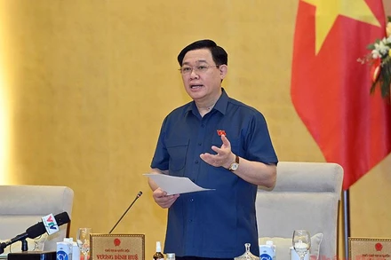 Chủ tịch Quốc hội Vương Đình Huệ phát biểu khai mạc phiên họp. (Ảnh: DUY LINH)