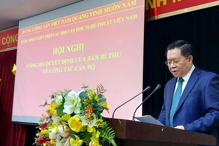 Đồng chí Nguyễn Trọng Nghĩa, Bí thư Trung ương Đảng, Trưởng Ban Tuyên giáo Trung ương phát biểu chỉ đạo.