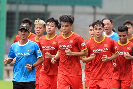 Các tuyển thủ U22 Việt Nam trong buổi tập chiều 27/9. (Ảnh: VFF)