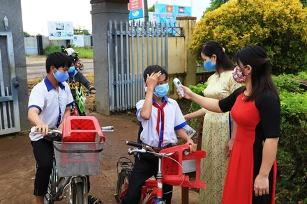 Các trường học trên địa bàn tỉnh Đắk Nông thực hiện nghiêm các biện pháp phòng, chống dịch bệnh covid-19 khi học sinh đến trường.