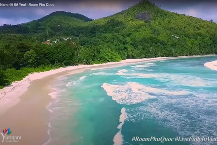 Hình ảnh cắt từ clip "Việt Nam: Đi Để Yêu!- Roam Phu Quoc".