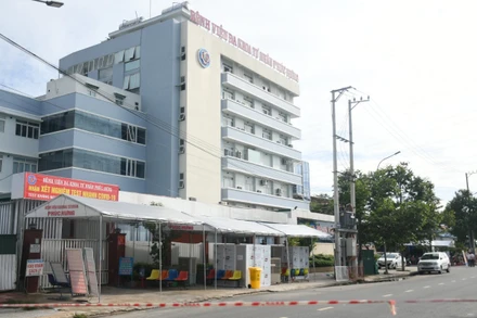 Phong tỏa tạm thời Bệnh viện đa khoa tư nhân Phúc Hưng để thực hiện các biện pháp phòng, chống dịch. 