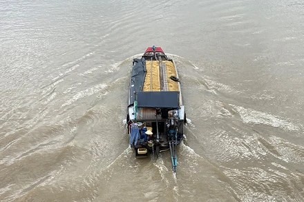 Hàng hóa được vận chuyển bình thường trong giờ giới nghiêm.