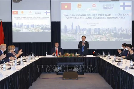 Chủ tịch Quốc hội Vương Đình Huệ dự Tọa đàm doanh nghiệp Việt Nam - Phần Lan. Ảnh: Doãn Tấn/TTXVN.