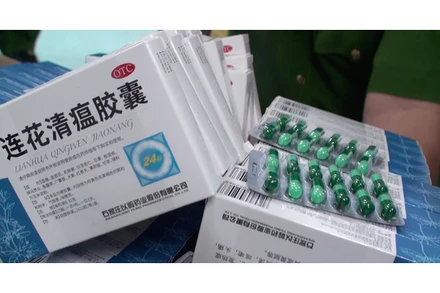 Số thuốc được cho là thuốc điều trị Covid-19 bị các cơ quan chức năng thu giữ. (Ảnh: Công an cung cấp)