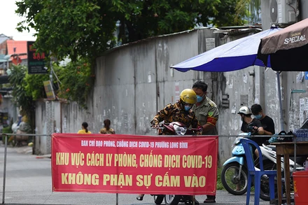 Chốt kiểm soát khu vực phong tỏa tại phường Long Bình, địa bàn tập trung đông nhà trọ nhất TP Biên Hòa (Đồng Nai).