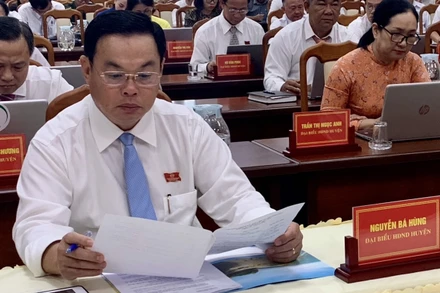 Ông Nguyễn Bá Hùng tại Kỳ họp HĐND huyện Long Điền nhiệm kỳ 2016-2021. (Ảnh: vov.vn)