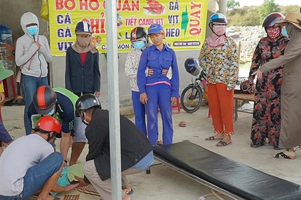 Lực lượng chức năng kịp thời cấp cứu nhưng các em đã được xác định tử vong.