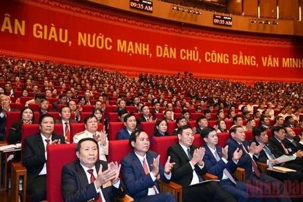 Việt Nam đang phấn đấu xây dựng là một xã hội dân giàu, nước mạnh, dân chủ, công bằng, văn minh, do nhân dân làm chủ.