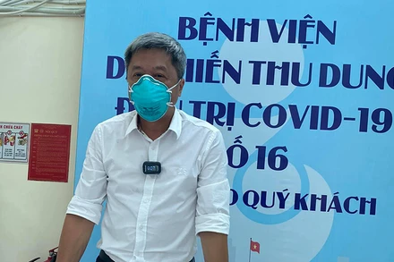 Thứ trưởng Nguyễn Trường Sơn làm việc tại Bệnh viện dã chiến 16.