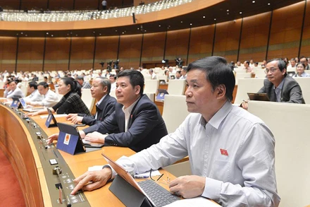 Đại biểu Quốc hội bấm nút biểu quyết chiều 13-11.