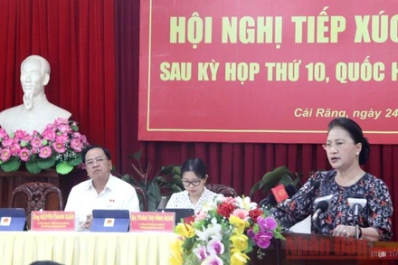 Chủ tịch Quốc hội Nguyễn Thị Kim Ngân phát biểu với cử tri quận Cái Răng, TP Cần Thơ.