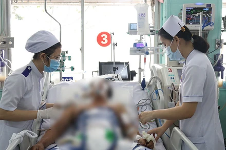 Bệnh nhân được điều trị bằng kỹ thuật hạ thân nhiệt.