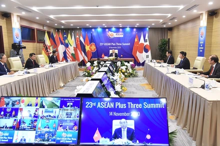 Thủ tướng Nguyễn Xuân Phúc chỉ ra thế mạnh của hợp tác ASEAN+3 trong ứng phó khủng hoảng. (Ảnh: TRẦN HẢI)