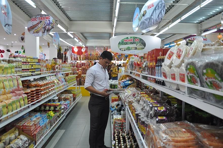 Đa dạng nguồn hàng cho dịp Tết.