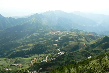 Đường lên Khu du lịch Mẫu Sơn, Lộc Bình (Lạng Sơn).