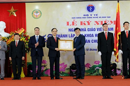 Tôn vinh những người thầy trong sự nghiệp đào tạo nguồn nhân lực y tế