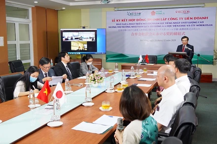 Lễ ký kết trực tuyến tại ĐH Đông Á Đà Nẵng ngày 26-11