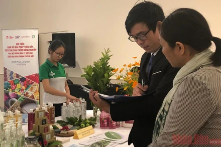 Doanh nghiệp giới thiệu sản phẩm tại OCOP 2019.