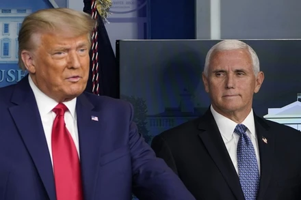 Tổng thống Trump và Phó Tổng thống Mike Pence tại phòng họp báo của Nhà Trắng, ngày 24-11. (Ảnh: AP)