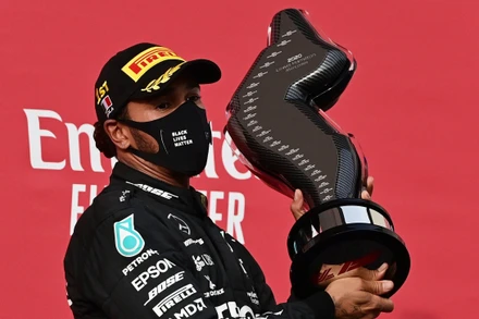 Hamilton tiếp tục xây chắc ngôi vị dẫn cũng như kéo dài kỷ lục với 93 lần thắng chặng. (Ảnh: F1)