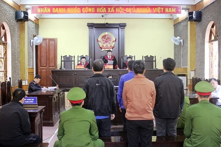 Chủ tọa phiên tòa đọc Tuyên án đối với các bị cáo.