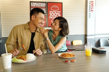 Mạnh Trường và Kiều Anh trong phim.