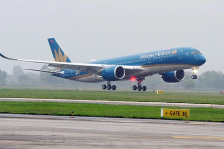Vietnam Airlines hủy sáu chuyến bay do bão số 12