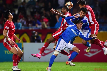 Một chiến thắng không hề dễ dàng đối với chủ sân Hãng Đẫy. (Ảnh: TRẦN HẢI)