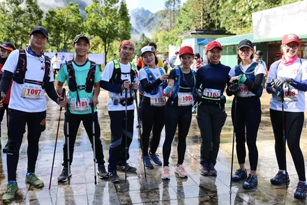 Các vận động viên chuẩn bị xuất phát từ Trạm Tôn