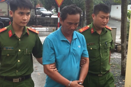 Lực lượng công an tạm giữ lái xe Chế Văn Bò.