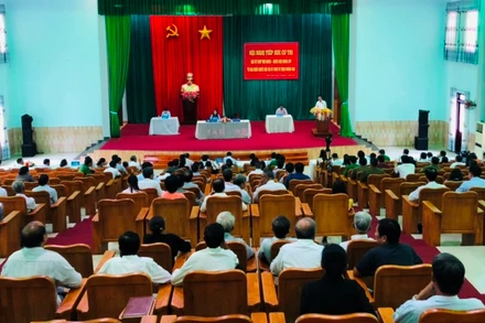 Toàn cảnh buổi tiếp xúc cử tri.