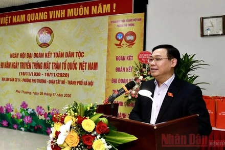 Đồng chí Vương Đình Huệ, Uỷ viên Bộ Chính trị, Bí thư Thành uỷ phát biểu tại ngày hội.