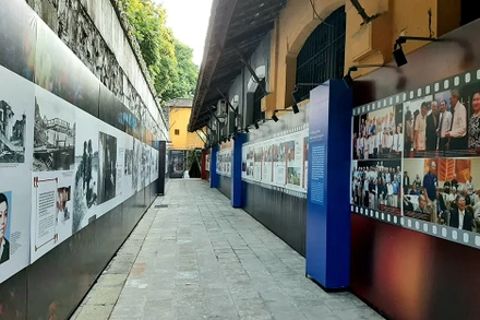 Các tư liệu, hình ảnh tại trưng bày.