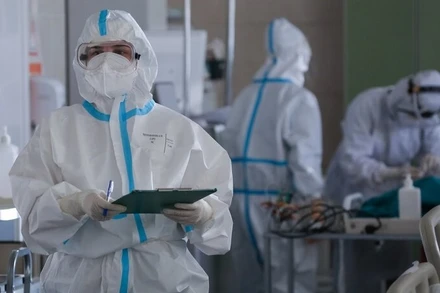 Cần xác địch sống chung với Covid-19, tuân thủ nguyên tắc an toàn vệ sinh dịch tễ và suy nghĩ lạc quan. (Nguồn ảnh: Moscow 24)