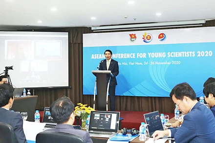 Bí thư T.Ư Đoàn TNCS Hồ Chí Minh, Phó Chủ nhiệm Thường trực Ủy ban Quốc gia về thanh niên Việt Nam Nguyễn Ngọc Lương phát biểu khai mạc Hội nghị.