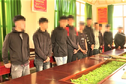 Các thiếu niên, học sinh tham gia hỗn chiến tại buổi triệu tập.