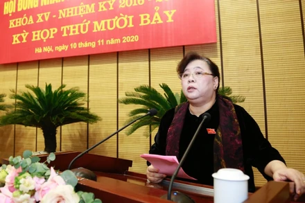 Chủ tịch HĐND TP Hà Nội Nguyễn Thị Bích Ngọc phát biểu tại kỳ họp.