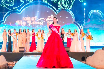 Người đẹp Trần Thị Mai, số báo danh 33 đã giành danh hiệu Người đẹp Hạ Long 2020.