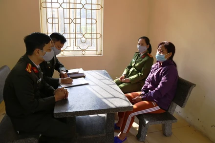 Đối tượng Nguyễn Thị Nga tại Cơ quan điều tra.