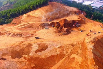 Công ty cổ phần Tây phương cực lạc Hòa Bình đã ngang nhiên san, hạ 3 ha đồi khi chưa được các cấp có thẩm quyền cấp giấy phép theo quy định.