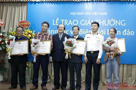  Các tác giả giành giải Nhất.